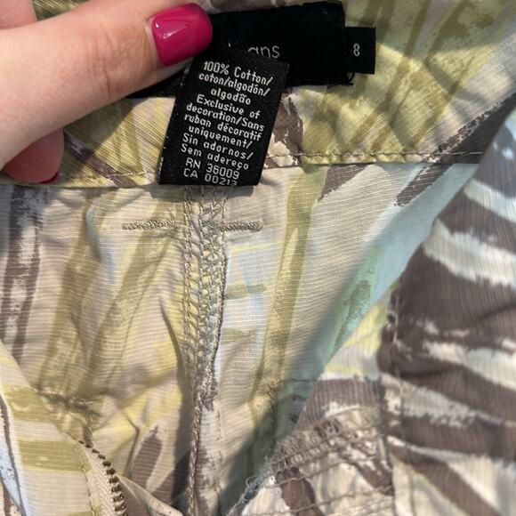 Calvin Klein Jeans Size 8 Tropical Palm Roll Tab Shorts - Picture 9 of 9